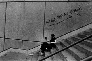 'Lettrice su scalinata' (Ginevra)